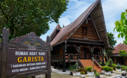 Rumah Adat Karo GARISTA dengan arsitektur tradisional khas budaya Karo di Medan